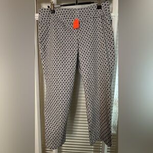 Ladies Black and White Patterned capris Pants